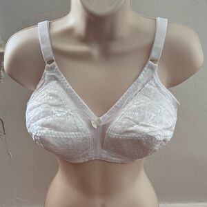 Sery White Lace modest lined Bra with adjustable straps, size 46C retro cottage